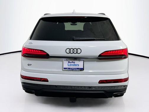 Glacier White Metallic 2025 Audi Q7 55 Prestige