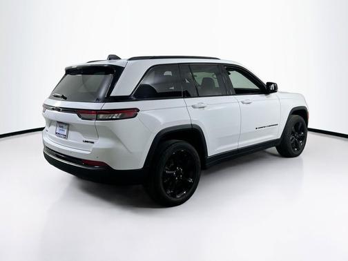 Bright White Clearcoat 2023 Jeep Grand Cherokee Limited