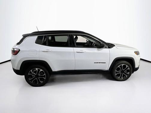Bright White Clearcoat 2022 Jeep Compass Limited