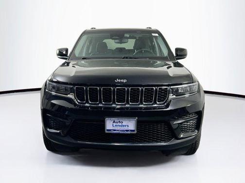 Diamond Black Crystal Pearlcoat 2023 Jeep Grand Cherokee Laredo