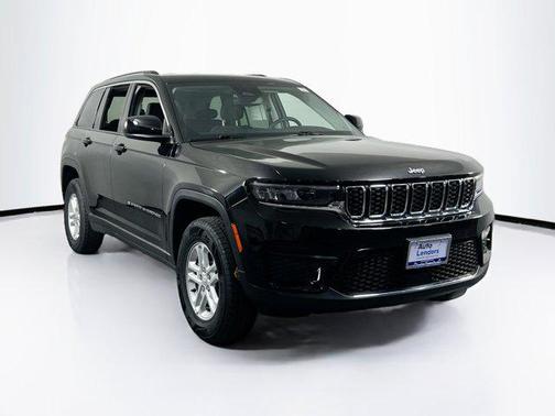 Diamond Black Crystal Pearlcoat 2023 Jeep Grand Cherokee Laredo