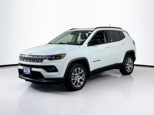 Bright White Clearcoat 2022 Jeep Compass Latitude Lux