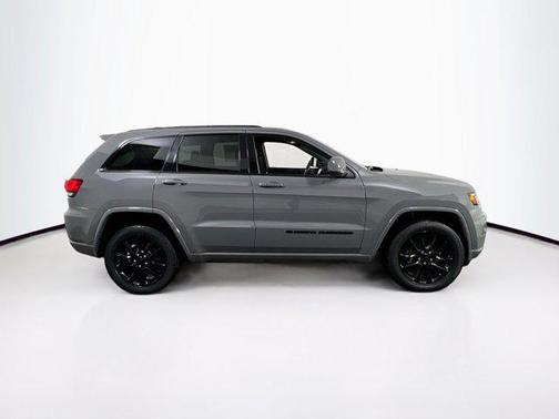 2022 Jeep Grand Cherokee Laredo