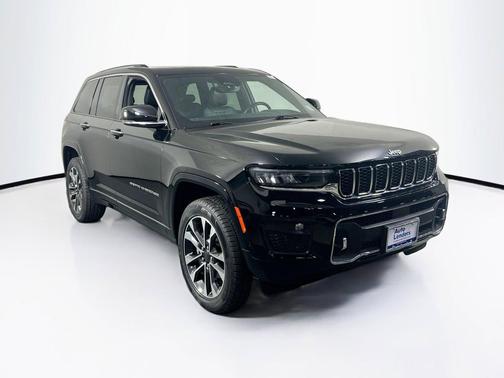 Diamond Black Crystal Pearlcoat 2022 Jeep Grand Cherokee Overland