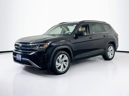 Deep Black Pearl 2022 Volkswagen Atlas 3.6L SE w/Technology