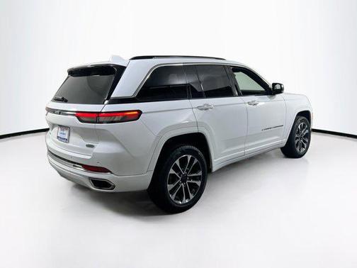 2022 Jeep Grand Cherokee Overland