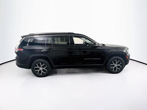 Diamond Black Crystal Pearlcoat 2023 Jeep Grand Cherokee L Limited