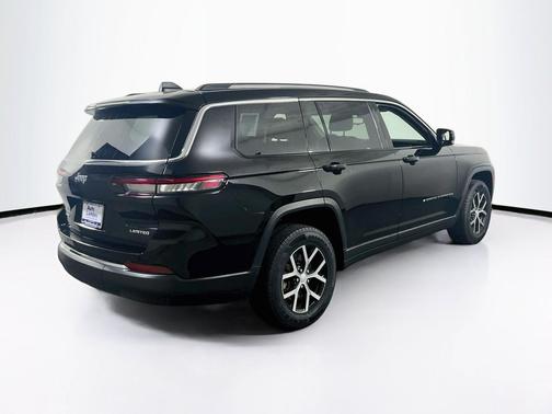 Diamond Black Crystal Pearlcoat 2023 Jeep Grand Cherokee L Limited