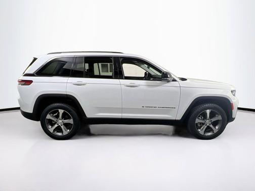 Bright White Clearcoat 2023 Jeep Grand Cherokee Limited