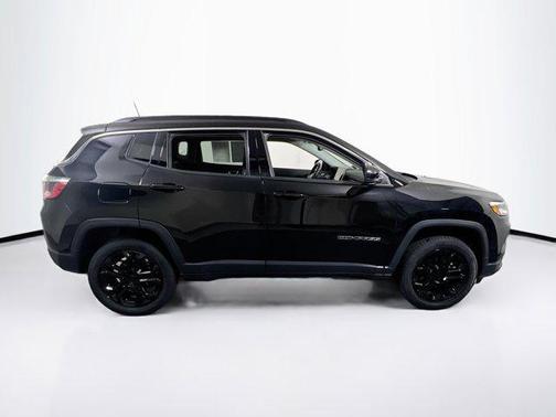 Diamond Black Crystal Pearlcoat 2022 Jeep Compass Limited