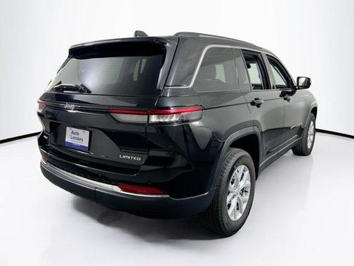 Diamond Black Crystal Pearlcoat 2023 Jeep Grand Cherokee Limited