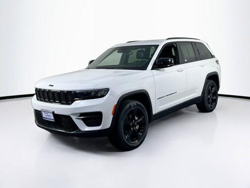 Bright White Clearcoat 2023 Jeep Grand Cherokee Altitude