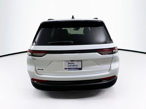Bright White Clearcoat 2023 Jeep Grand Cherokee Altitude