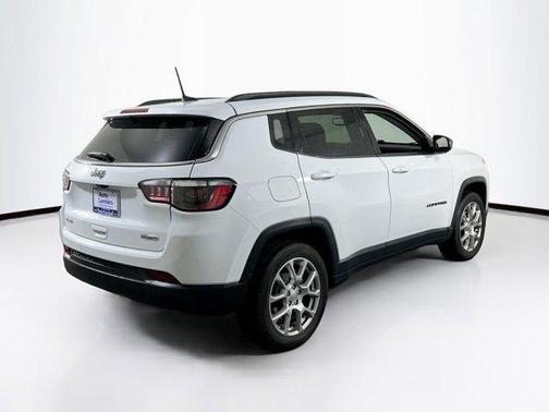 Bright White Clearcoat 2022 Jeep Compass Latitude Lux