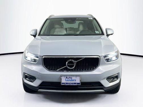 2022 Volvo XC40 T5 Momentum