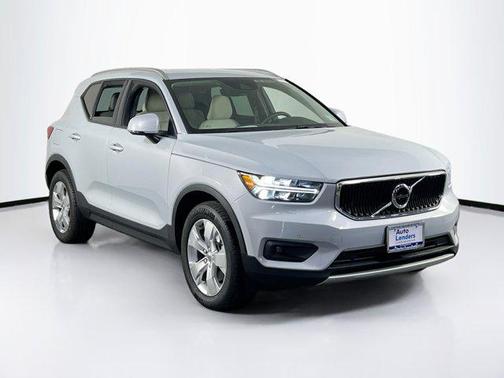 2022 Volvo XC40 T5 Momentum