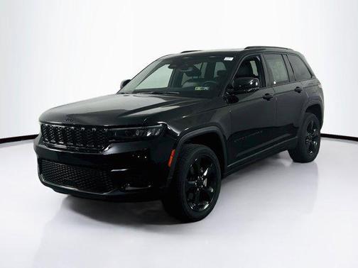 Diamond Black Crystal Pearlcoat 2023 Jeep Grand Cherokee Altitude