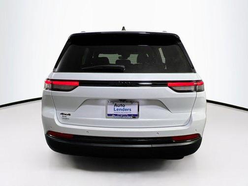 Bright White Clearcoat 2023 Jeep Grand Cherokee Altitude