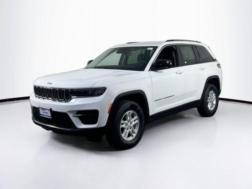 Bright White Clearcoat 2023 Jeep Grand Cherokee Laredo