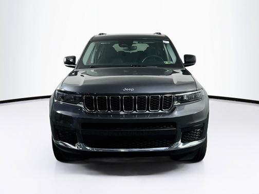 Baltic Gray Metallic Clearcoat 2023 Jeep Grand Cherokee L Laredo