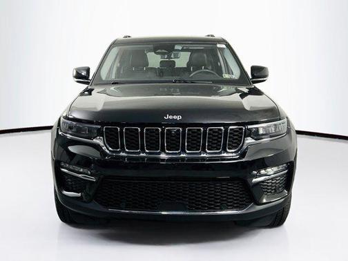 Diamond Black Crystal Pearlcoat 2023 Jeep Grand Cherokee Limited