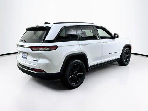 Bright White Clearcoat 2023 Jeep Grand Cherokee Limited