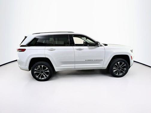 Bright White Clearcoat 2023 Jeep Grand Cherokee Overland