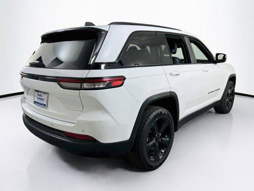 Bright White Clearcoat 2023 Jeep Grand Cherokee Altitude