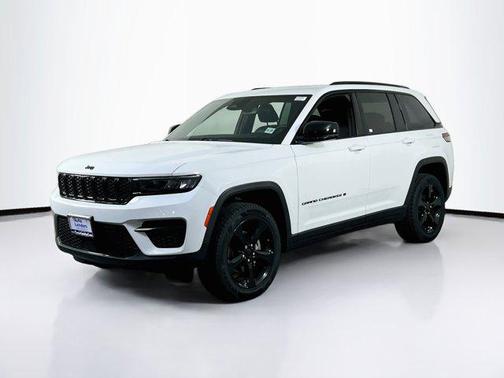 Bright White Clearcoat 2023 Jeep Grand Cherokee Altitude