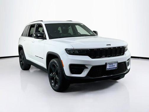 Bright White Clearcoat 2023 Jeep Grand Cherokee Altitude