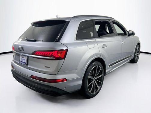2021 Audi Q7 55 Premium Plus