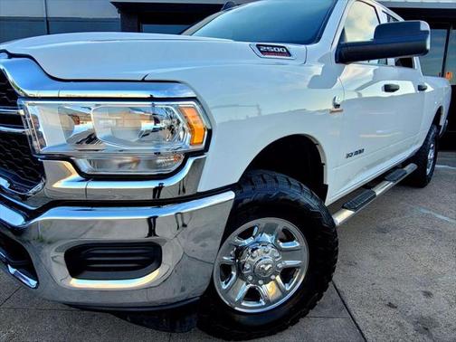 2022 RAM 2500 Tradesman Crew Cab 4x4 6'4' Box