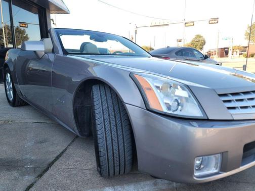 2005 Cadillac XLR Base
