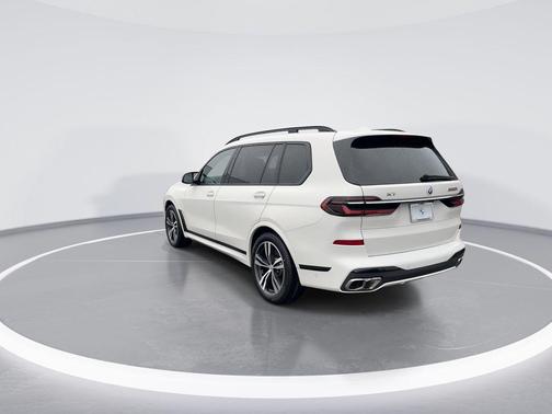 2023 BMW X7 M60i