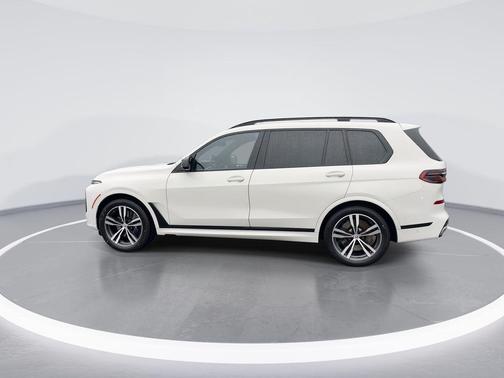 2023 BMW X7 M60i