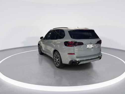 2026 BMW X5 M60i
