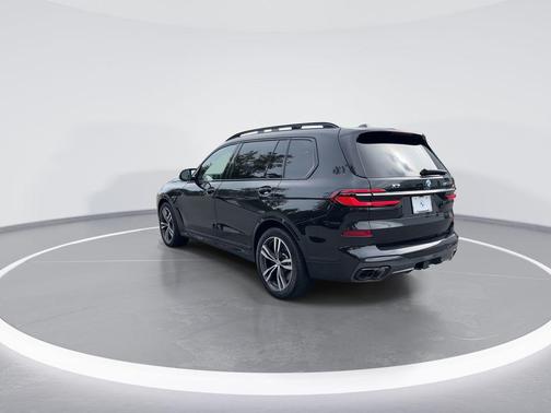 2023 BMW X7 M60i