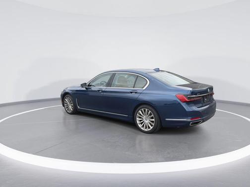 2022 BMW 740 i xDrive