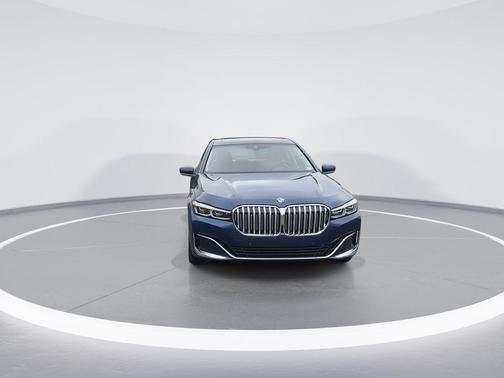 2022 BMW 740 i xDrive