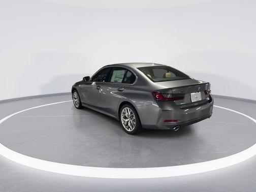 2025 BMW 330 i xDrive