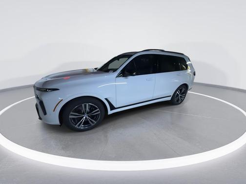 2025 BMW X7 M60i