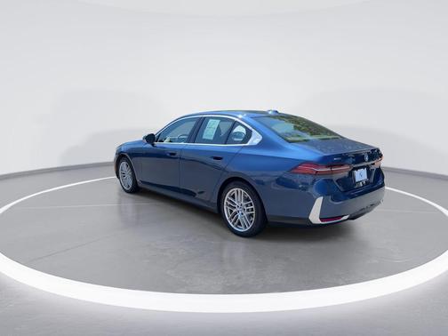 2025 BMW 530 i xDrive