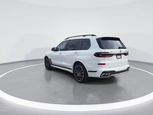 2025 BMW X7 M60i