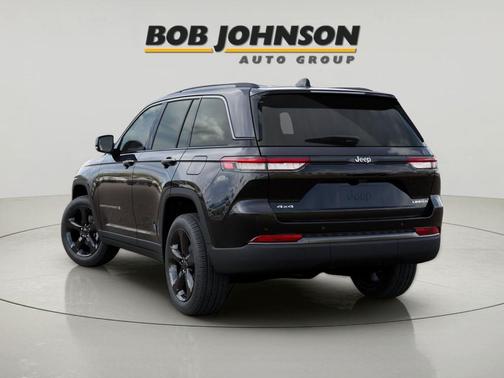 Diamond Black Crystal Pearlcoat 2026 Jeep Grand Cherokee Limited