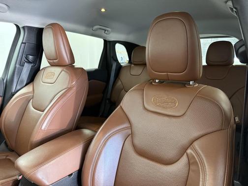 2019 Jeep Cherokee Overland
