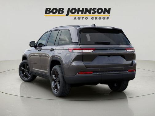 Baltic Gray Metallic Clearcoat 2025 Jeep Grand Cherokee Altitude