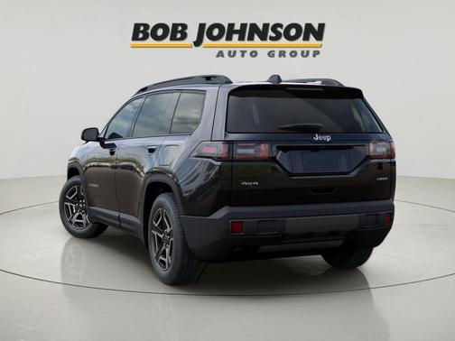 Diamond Black Crystal Pearlcoat 2026 Jeep Cherokee Laredo 4x4