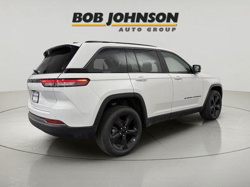 Bright White Clearcoat 2026 Jeep Grand Cherokee Limited