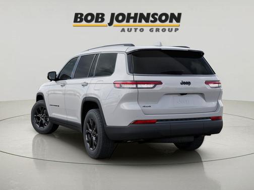 Bright White Clearcoat 2026 Jeep Grand Cherokee L Altitude