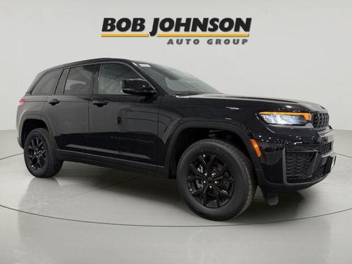 Diamond Black Crystal Pearlcoat 2026 Jeep Grand Cherokee Altitude